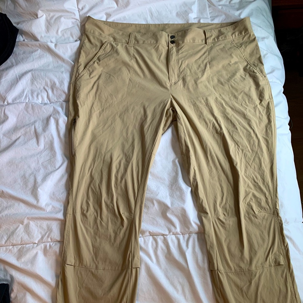 Tan hiking pants Columbia Omni-Shield